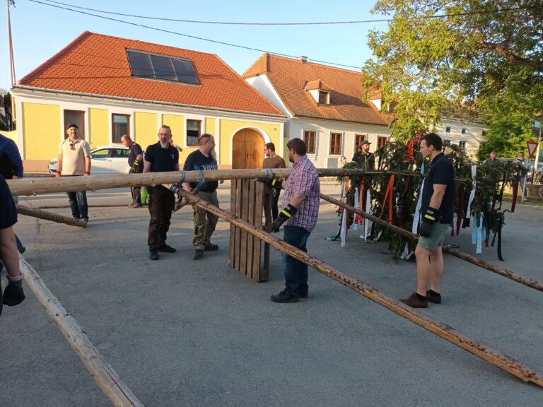 Maibaum aufstellen – 30.04.2024