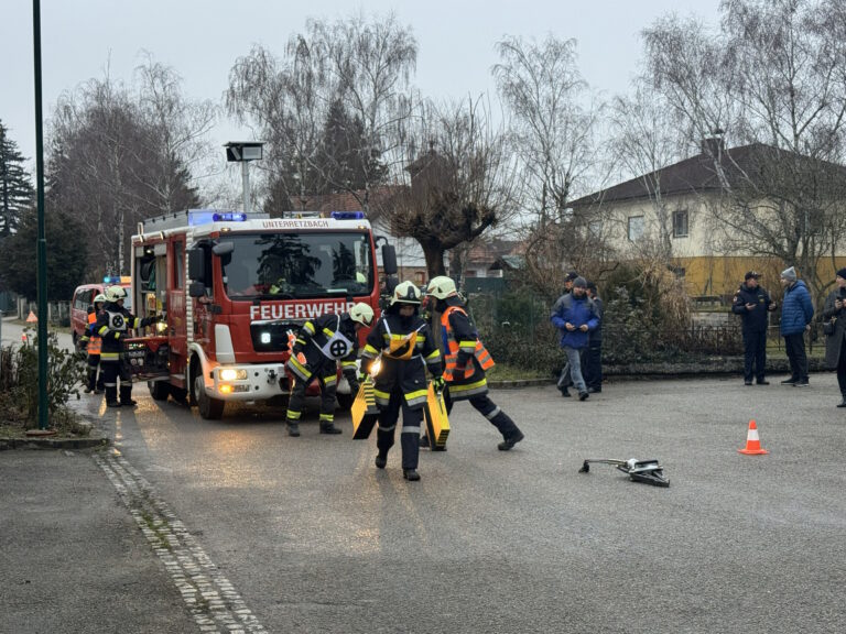 Ausbildungsprüfung Technischer Einsatz und Übergabe der Hochwasser-Katastropheneinsatzmedaille – 13.12.2025